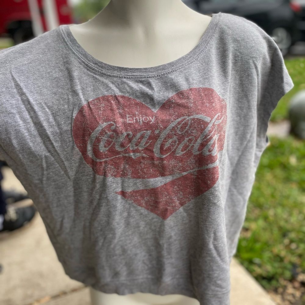 Coca-Cola Gray Graphic Crop Top Womens Size Medium M Distressed Heart Slouchy Te